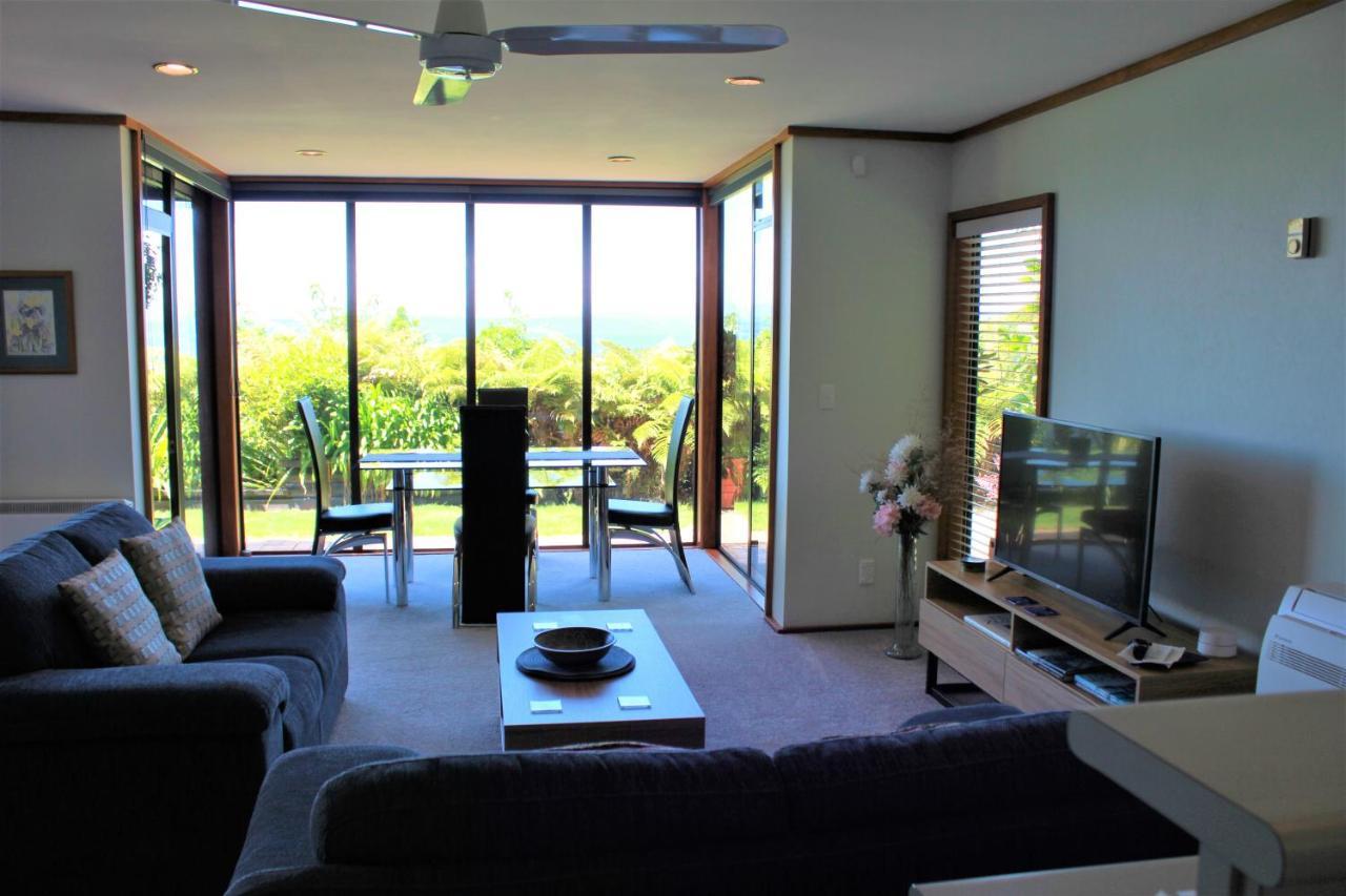 Lake View Garden Apartment タウポ エクステリア 写真