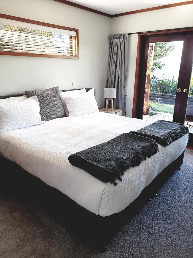 Lake View Garden Apartment タウポ エクステリア 写真